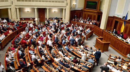Zelenskinin partiyasından olan onlarla deputat zəhərlənib