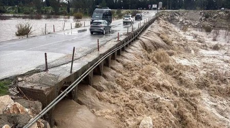 Türkiyədə sel təhlükəsinə görə bəzi məktəblərdə tətil elan edilib
