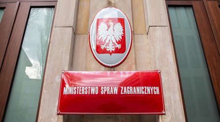 Поляков призвали покинуть Россию