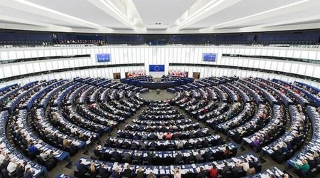 Европарламент созывает экстренное заседание