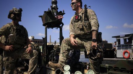 Axios: США изучают возможность устранения верховного лидера Ирана и его сына