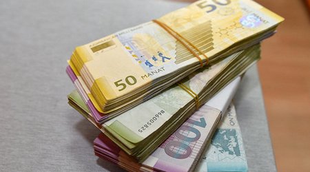 В Минтруда опровергли сообщения о выплате 1000 манатов