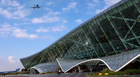 Kazan və Moskvadan Dubaya uçan təyyarələr Bakıya eniş edib