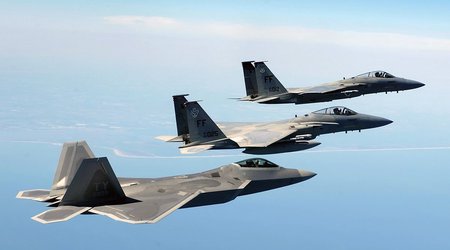 Новая группа истребителей F-22 переброшена на Ближний Восток