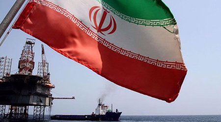 Иранский спикер предупредил о крахе нефтяной отрасли