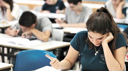 Dövlət qulluqçusu olmaq istəyən 1600-dən çox namizədimtahan verəcək