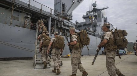 США перебрасывают ближе к Ирану несколько тысяч морпехов