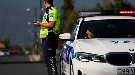 Yol polisi həftəsonu səfərə çıxan sürücülərə müraciət edib