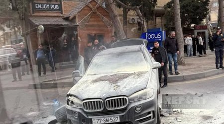 Bakıda qəza nəticəsində avtomobil yanıb