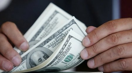 Rusiya neft sanksiyalarının yumşaldılmasından 2 milyard dollar qazanacaq