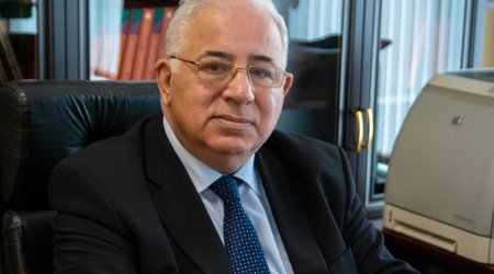 Putin azərbaycanlı alimi təltif edib