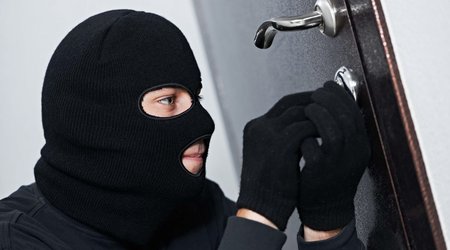 Sabunçuda evdən 6300 dollar oğurlayan şəxs saxlanılıb