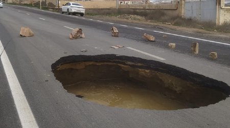 Mazasırdə yol çöküb