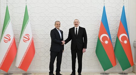 İlham Əliyev Pezeşkiana zəng edib