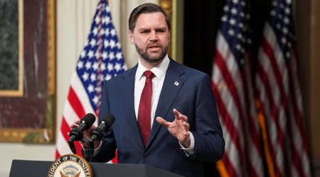 Вице-президент США продолжает нападки на Украину