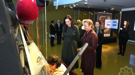Litvanın Baş naziri Milli Xalça Muzeyini ziyarət edib