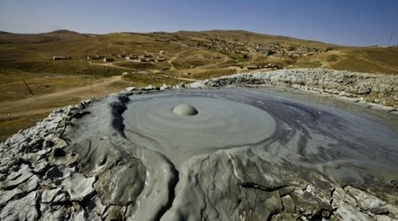 Mud volcano erupts on Azerbaijan’s Absheron peninsula