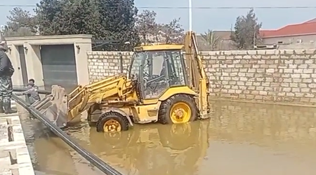 Bu ərazilər də yağış sularından təmizlənir - Video