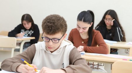 Bu gün 52 mindən çox şagird buraxılış imtahanı verib - Yenilənib