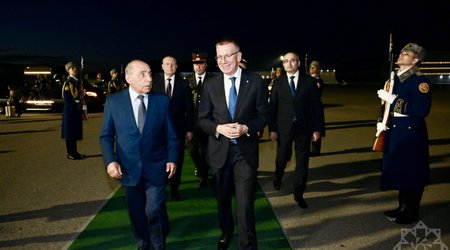 Президент Латвии прилетел в Азербайджан