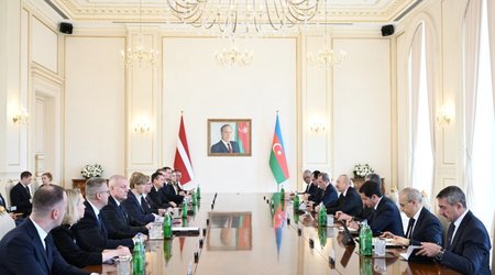 Azərbaycan və Latviya prezidentlərinin geniş tərkibdə görüşü keçirilib