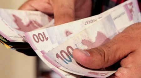 Azerbaijan’s central bank cuts euro and rouble rates