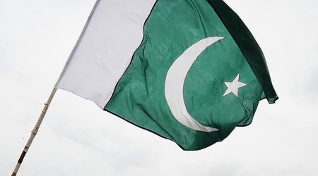 Pakistan opens land corridors for Iranian cargo