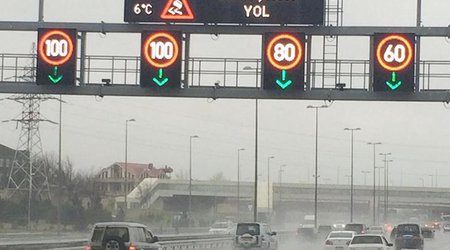 Yağışa görə hava limanı yolunda sürət həddi endirilib