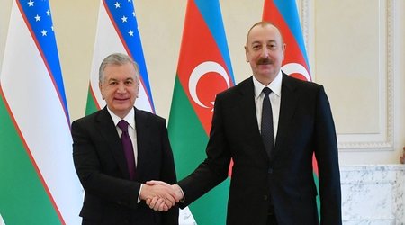 Шавкат Мирзиёев поздравил Президента Ильхама Алиева