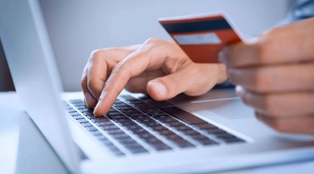 Безналичные платежи в Азербайджане в апреле снизились на 2,2%