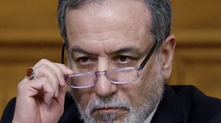Araghchi discusses Israeli ceasefire violation in Lebanon with four foreign ministers