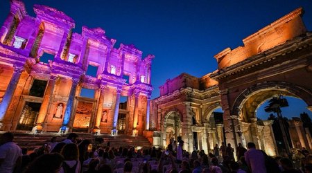 Türkiyənin “Gecə Muzeyləri” layihəsi üçüncü mövsümə başlayıb: Turistlər gecələr də muzeylərə daxil ola biləcək -FOTOLAR
