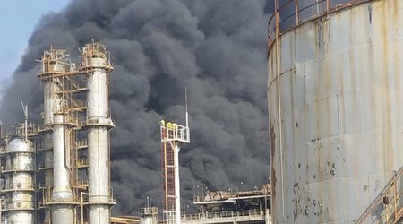 В Баку начался пожар на нефтеперерабатывающем заводе