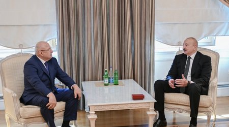 İlham Əliyev Dağıstanın tanınmış ictimai-siyasi xadimi Qurban Qurbanova "Dostluq" ordenini təqdim edib