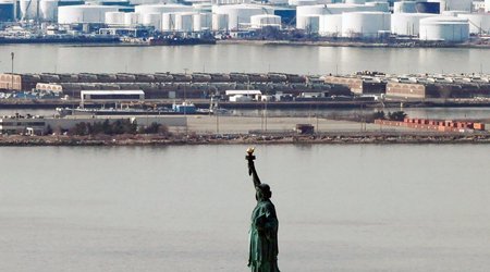 U.S. commercial crude oil stocks fall below 413 million barrels