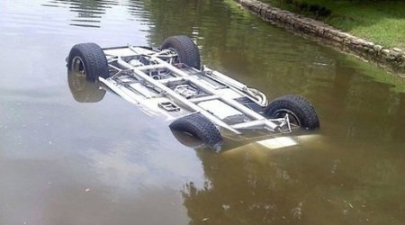 В Хачмазе автомобиль упал в водоем, погиб 69-летний водитель