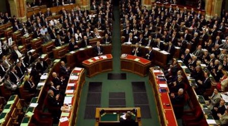 Macarıstan parlamenti Prezidentin vəzifədən kənarlaşdırılmasına səs verib