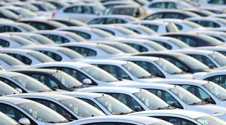 Azərbaycan avtomobil idxalına çəkdiyi xərci 35 %-ə yaxın azaldıb