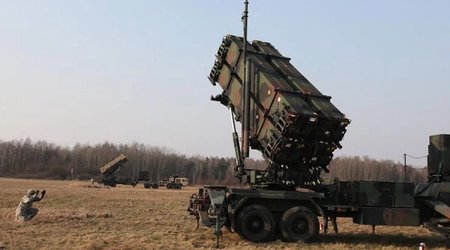 Трамп отложил расширение операции против Ирана из-за сокращения запасов ракет ПВО — NYT