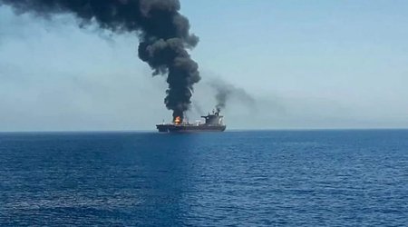 В Ормузском проливе танкер подорвался на мине