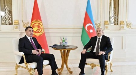Əliyevin Qırğızıstan Prezidenti ilə təkbətək görüşü keçirilib