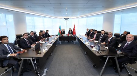 İstanbulda Azərbaycan və Türkiyə energetika nazirləri Yaşıl Enerji Dəhlizləri layihələrini müzakirə edib