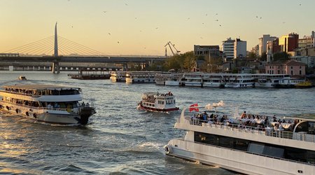 Турция возобновила транзит судов в Черное море после задержек