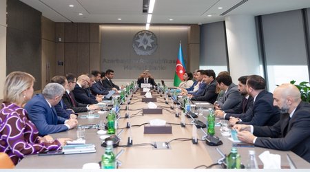 AMB kapital bazarının inkişafını müzakirə edib