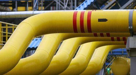 US natural gas futures slip on NYMEX following larger-than-expected inventory injection