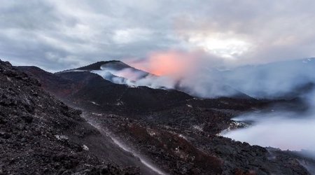 На Камчатке эвакуируют застрявших на вулкане туристов. Среди них и гражданка Азербайджана