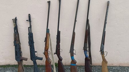Полиция Азербайджана за сутки изъяла 8 единиц оружия и 1,3 кг наркотиков