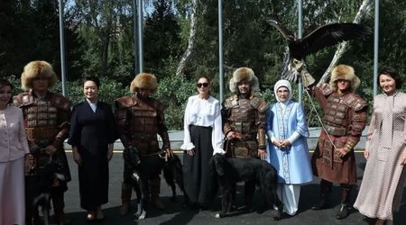 Mehriban Əliyeva Bişkekdə Qırğızıstan mədəniyyəti sərgisində olub