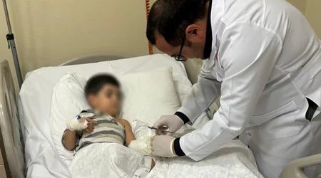 3 yaşlı uşağın ət maşınında amputasiya olunan əli 8 saatlıq əməliyyatla bərpa edilib