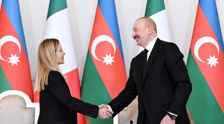 Алиев поздравил Мелони